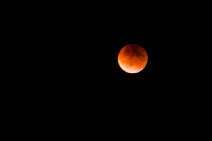 Blood Moon photo by Robert Steelquist. Thank you Bob!
